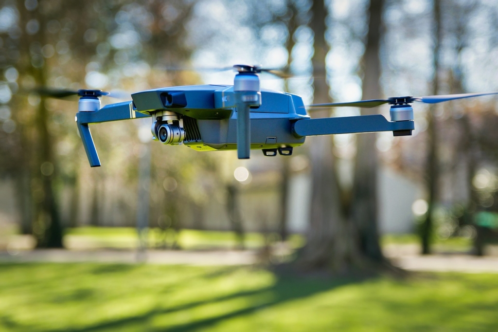 drone, park, flying-3181111.jpg